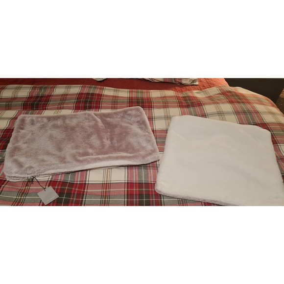 Restoration hardware throw pilliows set of 3 gay white fur - Picture 5 of 5